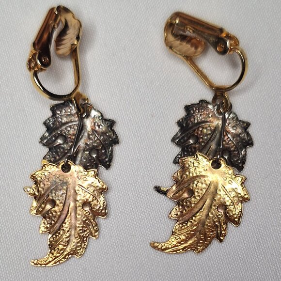 Vintage Clip On Earrings Autumn Leaf Enamel Gold Tone Fall Nature Inspired Boho - Picture 3 of 4